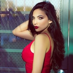 Meet your Posher, Stefany